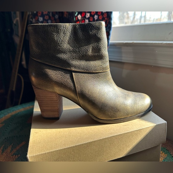 Cole Hann Cassidy stacked heel booties. Size 7.5 - Picture 5 of 14